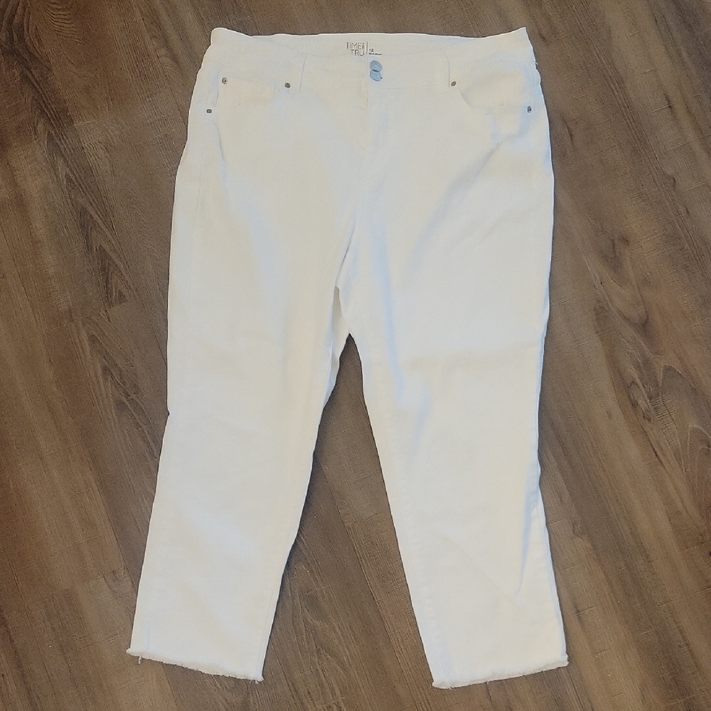 Time and Tru White Ankle Cropped Distressed Jeans Size 18 Womens